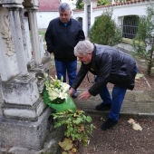 Ден на народните будители -1-ви ноември 2019 г. - поднасяне цветя пред паметната плоча на свещеник Никола Василев